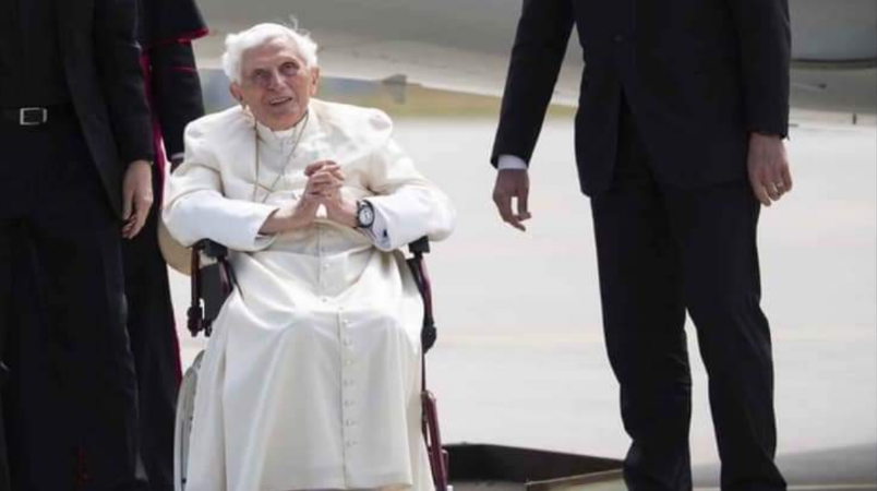 BENEDICTO XVI SE ENCUENTRA GRAVEMENTE ENFERMO TRAS LA VISITA A SU HERMANO FALLECIDO EN RATISBONA