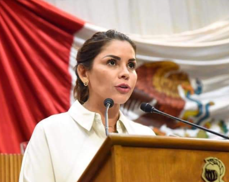 KARINA BARRÓN PRESENTA DENUNCIA POR CONTAMINACIÓN DE RÍO PROVOCADA POR PEMEX