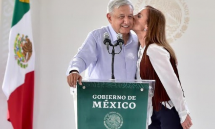 ANDRÉS MANUEL LÓPEZ OBRADOR Y BEATRIZ GUTIÉRREZ MÜLLER BUSCAN REGISTRAR SUS NOMBRES COMO MARCA COMERCIAL ANTE EL INSITUTO MEXICANO DE LA PROPIEDAD INDUSTRIAL<br>