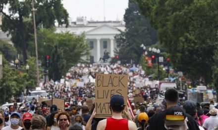 AÚN Y CON PANDEMIA, RACISMO MUEVE MASAS Y LLEGAN MILES A PROTESTAR EN WASHINGTON<br>