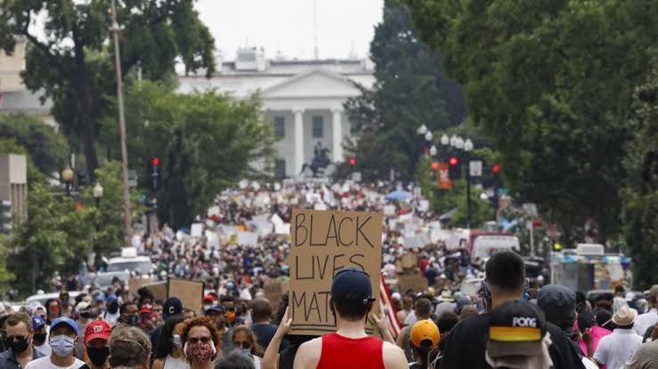 AÚN Y CON PANDEMIA, RACISMO MUEVE MASAS Y LLEGAN MILES A PROTESTAR EN WASHINGTON<br>