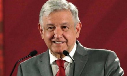 ANTE CUESTIONAMIENTOS SOBRE SU SALUD, LÓPEZ OBRADOR ASEGURA ESTÁ AL 100