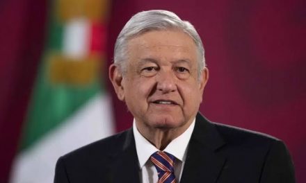 AMLO AVISA QUE ES NECESARIA LA CONSULTA A EX PRESIDENTES Y EL SENADOR RICARDO MONREAL LO CONTRADICE