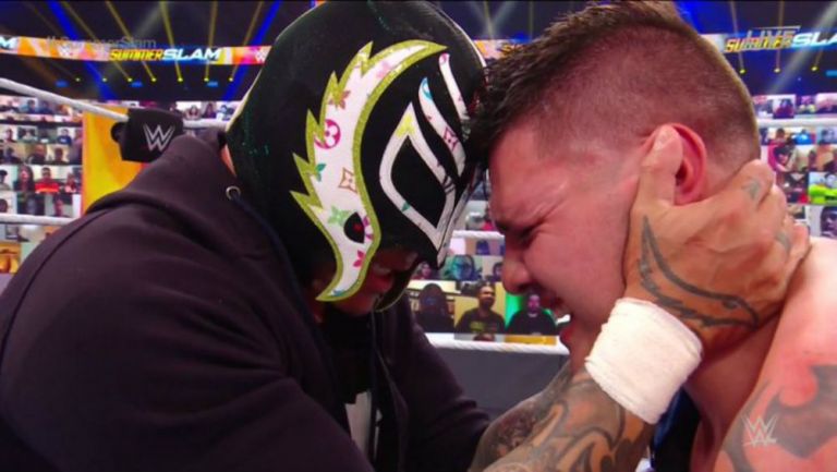 NOCHE HISTÓRICA EN LA WWE, LA LEGIÓN MYSTERIO SE HACE PRESENTE