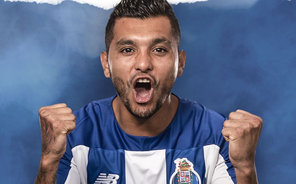 “TECATITO” EL MEJOR DE LA LIGA NOS EN PORTUGAL; SE LE OTORGA SU PREMIO