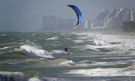 PARECE QUE LAURA VIENE MUY FUERTE, TEXAS ORDENA YA EVACUAR A CASI 400 MIL PERSONAS