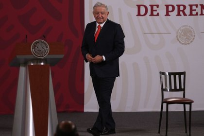 AMLO LE RESPONDE A “BRONCO” RESPECTO AL RECORTE DE GASTOS Y LE PIDE QUE SE ABSUELVA LA CORRUPCIÓN Y QUE NO HAYA DERROCHES DE GASTOS EN TODOS LADOS