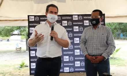 ADRIÁN DE LA GARZA SIGUE CON SU MISIÓN DE INSTALAR ESPACIOS RECREATIVOS Y REALIZA EL ARRANQUE SIMBÓLICO DE LA CONSTRUCCIÓN DEL PARQUE EN LA COLONIA FOMERREY 110