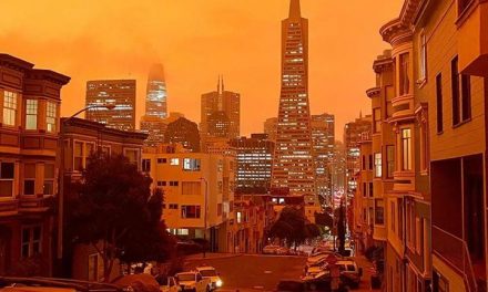 NO, NO HAY CIVILIZACIÓN EN MARTE; ES LA CIUDAD DE SAN FRANCISCO QUE AMANECIÓ CUBIERTA POR UN AMBIENTE TOTALMENTE ROJO