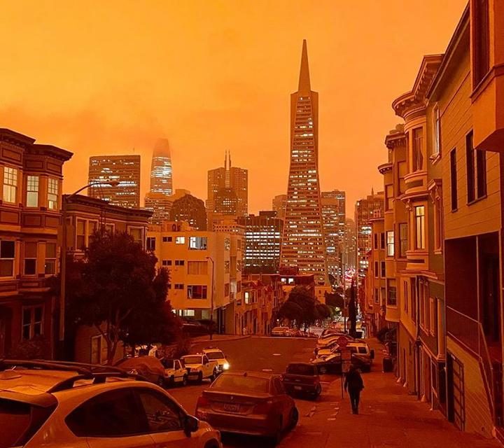 NO, NO HAY CIVILIZACIÓN EN MARTE; ES LA CIUDAD DE SAN FRANCISCO QUE AMANECIÓ CUBIERTA POR UN AMBIENTE TOTALMENTE ROJO