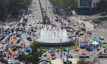 FRENAAA PIDE MÁS VOLUNTARIOS PARA OCUPAR LAS CASAS DE CAMPAÑA EN LA AVENIDA PASEO DE LA REFORMA