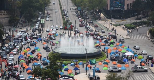 FRENAAA PIDE MÁS VOLUNTARIOS PARA OCUPAR LAS CASAS DE CAMPAÑA EN LA AVENIDA PASEO DE LA REFORMA