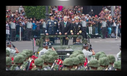 ÚNICO DESFILE MILITAR ES COMANDADO POR AMLO