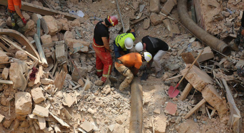 LA ESPERANZA SE ACABÓ EN BEIRUT, LIBANO, LUEGO DE QUE UN GRUPO DE RESCATISTAS DESCARTARA SEÑALES DE VIDA ENTRE LOS ESCOMBROS DE UN EDIFICIO DESTRUIDO POR LA EXPLOSIÓN OCURRIDA EN AGOSTO