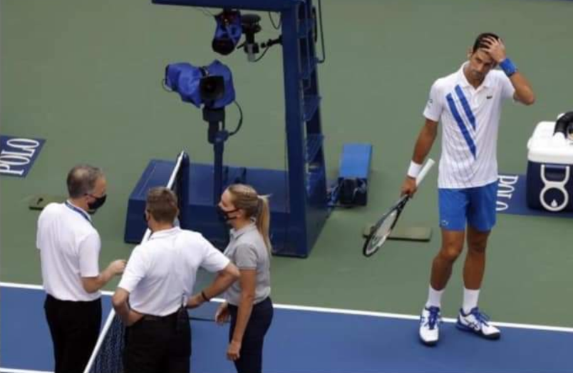 NOVAK DJOKOVIC SE DISCULPA TRAS GOLPEAR CON UNA PELOTA A UNA JUEZA DE PISTA<br>