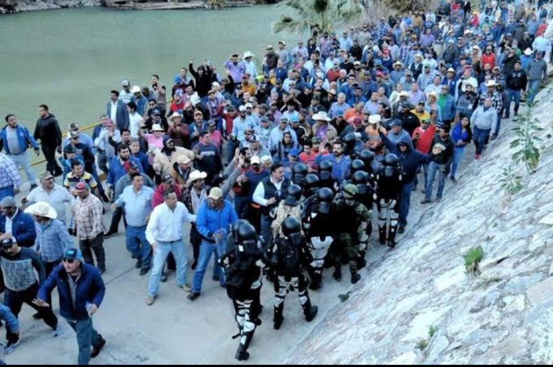 EL PUEBLO UNIDO JAMÁS SERÁ VENCIDO. AGRICULTORES DE BOQUILLA, CHIHUAHUA, LUCHARON CONTRA LA GUARDIA NACIONAL ¡POR EL AGUA!