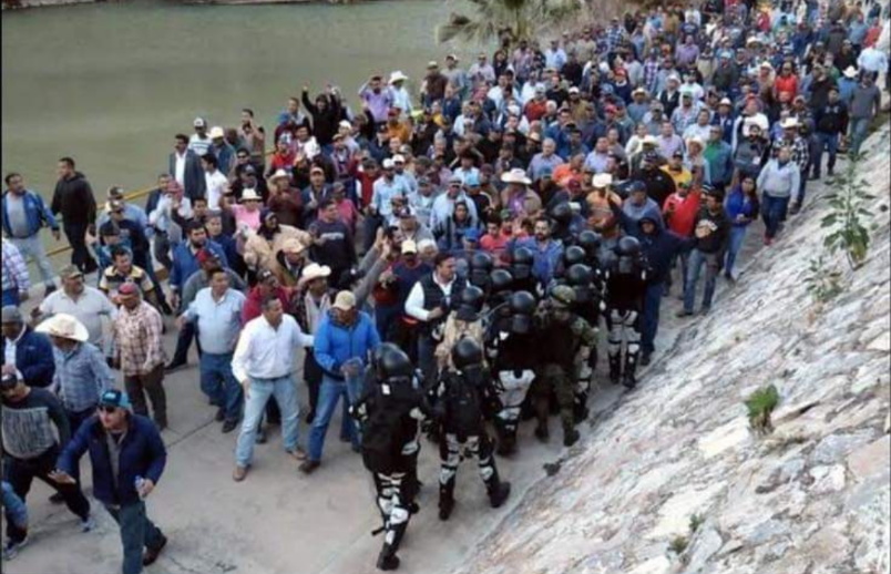 AMLO ACUSA A PAN DE ORQUESTAR LA TOMA DE PROTESTA