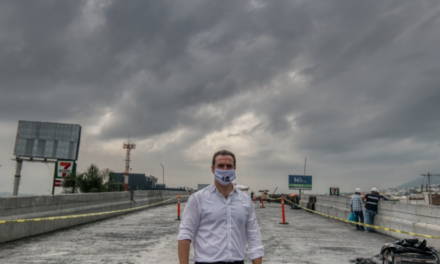 ADRIÁN DE LA GARZA REALIZA LA SUPERVISIÓN DEL NUEVO PUENTE VEHICULAR SOBRE LA AVENIDA LEONES Y CUMBRES E INFORMA QUE PUEDE TERMINAR ANTES DE LO PROGRAMADO