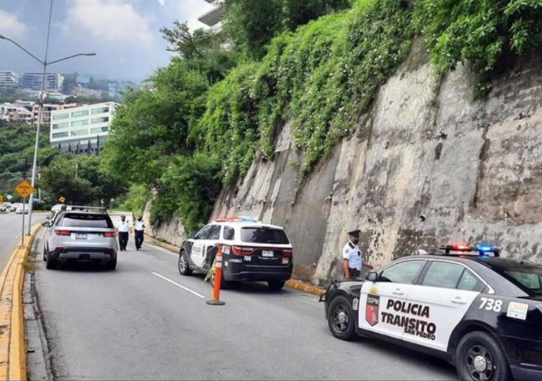 MIENTRAS SAN PEDRO SE ENDEUDA PARA MEJORAR VISUALMENTE EL PUENTE ATIRANTADO, LAS CALLES SE ESTÁN CAYENDO. CIERRAN AVENIDA POR POSIBLE DERRUMBE