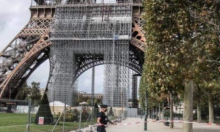 CIERRAN TORRE EIFFEL POR AMENAZA DE BOMBA