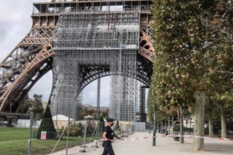 CIERRAN TORRE EIFFEL POR AMENAZA DE BOMBA