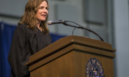 AMY CONEY BARRET SE POSICIONA COMO LA CANDIDATA MÁS FUERTE PARA OCUPAR EL LUGAR DE LA FALLECIDA RUTH GINSBURG EN LA SUPREMA CORTE DE ESTADOS UNIDOS