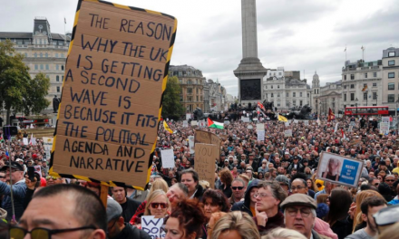 MANTIENEN PROTESTAS CONTRA COVID EN LONDRES