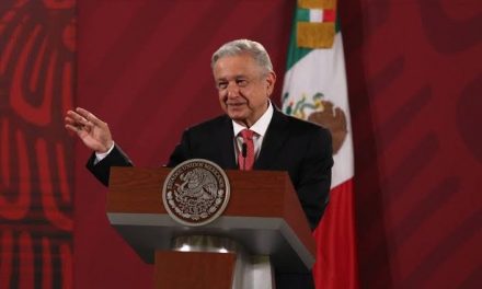 AMLO NO LE HACE CASO NI A SU PARTIDO; EL GOBIERNO FEDERAL RECHAZA LAS INICIATIVAS IMPULSADAS POR LA BANCADA DE MORENA<br>