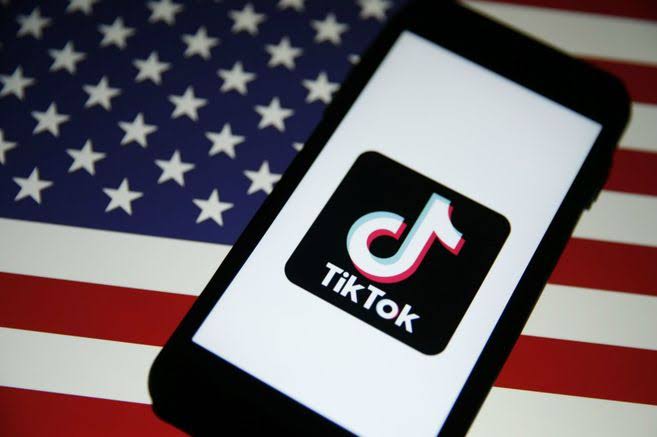 LA GUERRA MÁS IMPORTANTE DE TRUMP NO ES EL COVID, ES CONTRA TIK TOK Y AL PARECER NO CESARÁ HASTA BLOQUEAR SU USO EN ESTADOS UNIDOS