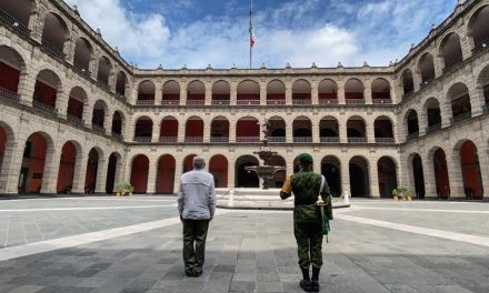 AMLO RINDE HOMENAJE A VÍCTIMAS DE 1985 Y 2017