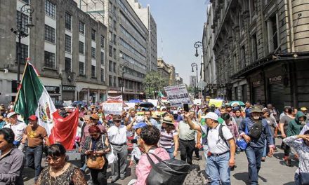 EXHORTA AMLO A LÍDERES DE FRENAAA A QUEDARSE EN PROTESTAS <br>