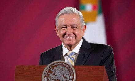 ASEGURA AMLO QUE MIEMBROS DE FRENAA NO PASARON POR EL ZÓCALO POR RIESGO DE CONFRONTACIONES