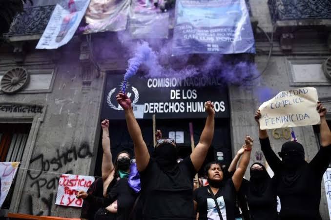 HOY SE CUMPLE UN MES DE LA TOMA DE LA COMISIÓN NACIONAL DE DERECHOS HUMANOS POR FEMINISTAS Y LA TITULAR SIGUE SIN RESOLVER