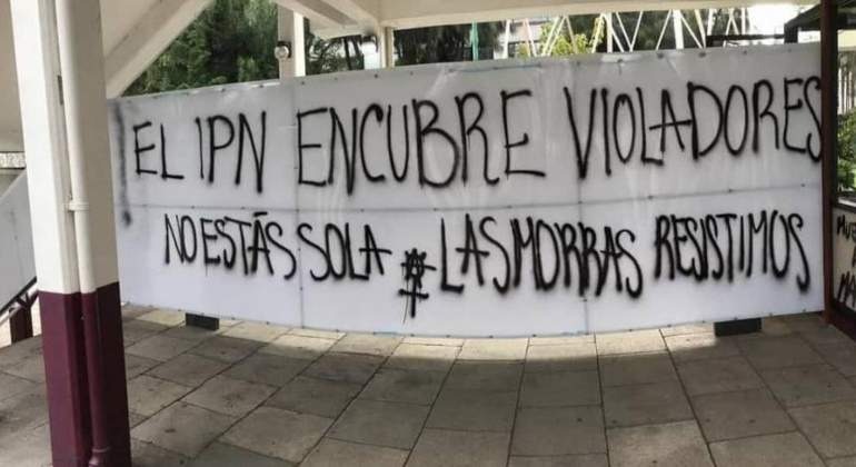 ‘’CUNA DE ACOSADORES’’; GRUPO DE FEMINISTAS ‘GRAFITEAN’ Y TOMAN POSESIÓN DEL INSTITUTO POLITÉCNICO NACIONAL (IPN)