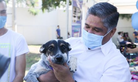 BAUTIZA VÍCTOR FUENTES LOS DOMINGOS COMO ‘’EL DÍA DE LAS MASCOTAS’’ E INAUGURA LO QUE LLAMARÁ AHORA ‘’LA CASA DE LAS MASCOTAS’’