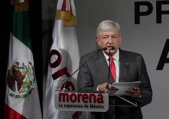 NI QUIEN LE CREA, AHORA AMLO ASEGURA QUE EL PRESIDENTE DEL PARTIDO PRESIDENCIAL YA NO ES ÉL