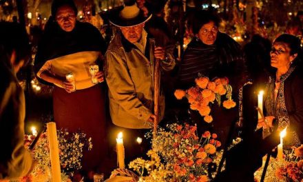 UN FESTEJO DEL DÍA DE MUERTOS DIFERENTE; ANTE LA NUEVA NORMALIDAD, NO SE PODRÁ ACUDIR AL PANTEÓN PARA DEJAR OFRENDAS A NUESTROS MUERTOS