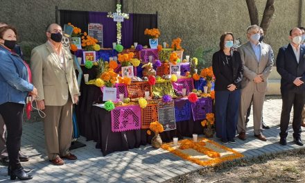 REALIZAN OFRENDA A LOS DIPUTADOS DEL CONGRESO, PERO ESPERE, NO ES POR SU BUEN TRABAJO ¡NO! ES PARA RECALCARLES SU PÉSIMA LABOR COMBATIENDO A LA CORRUPCIÓN; ‘’ ¡AH QUE SISTEMA TAN MADREADO!’’