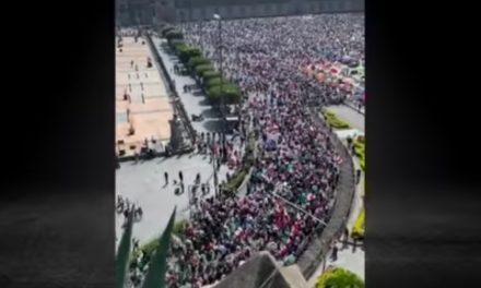 MARCHA FRENAAA OTRA VEZ CON RUMBO AL ZÓCALO, PARA CUMPLIRLE A LÓPEZ OBRADOR EL PRIMER REQUISITO PARA QUE SE VAYA, MÁS DE 100 MIL PERSONAS MARCHANDO EN SU CONTRA