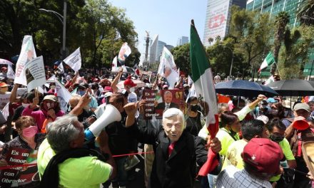 ANTES ERAN FRENAAA Y SU MOVIMIENTO ANTIAMLO Y AHORA MARCHAN EN ZÓCALO PARA APOYARLO