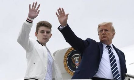 EL COVID EN LA FAMILIA TRUMP CONTINÚA, HIJO MENOR DEL PRESIDENTE Y CANDIDATO AMERICANO DA POSITIVO AL CORONAVIRUS