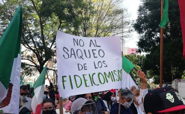 RECLAMAN INTEGRANTES DE FRENAAA EXTINCIÓN DE FIDEICOMISOS AFUERA DEL SENADO; FUNCIONARIOS PIDEN NO IMPEDIR PASO