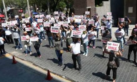 COMO A LOS RESTAURANTES, BARES, INCLUSO A LAS IGLESIAS LES FUNCIONÓ, DUEÑOS DE SALONES PARA EVENTOS CIERRAN CALLES Y EXIGEN REAPERTURA