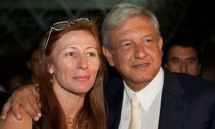 SE REÚNEN AMLO Y TATIANA EN AEROPUERTO, ¿LE HABRÁ ROGADO CLOUTHIER AL PRESIDENTE REGALO DE CANDIDATURA?