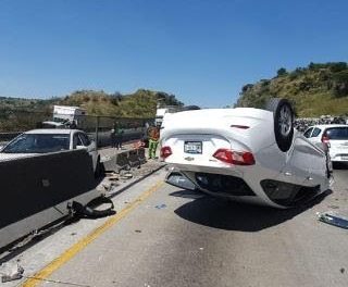 PEDRO CARRIZALEZ “EL MIJIS” INVOLUCRADO EN ACCIDENTE AUTOMOVILÍSTICO EN CARRETERA MÉXICO-QUERÉTARO