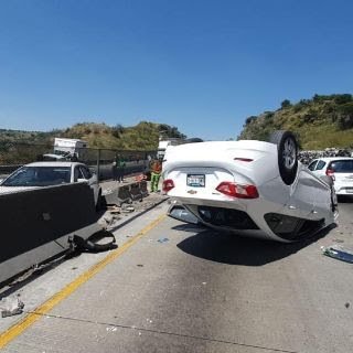 PEDRO CARRIZALEZ “EL MIJIS” INVOLUCRADO EN ACCIDENTE AUTOMOVILÍSTICO EN CARRETERA MÉXICO-QUERÉTARO