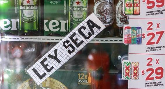 DEBIDO AL CASO OMISO DE NO HACER REUNIONES MASIVAS, AUTORIDADES DE SALUD DE PLANTEAN DE NUEVA CUENTA IMPONER “LEY SECA”; ¡A VER SI ASÍ ENTIENDEN!