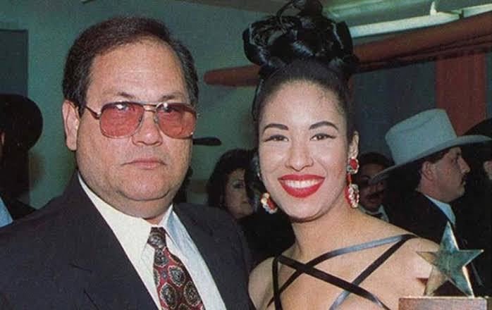 NETFLIX Y ABRAHAM QUINTANILLA SON DEMANDADOS POR INCUMPLIR UN CONTRATO DE DERECHOS SOBRE LAS HISTORIAS DE VIDA DE LA REINA DE LA MÚSICA TEJANA, SELENA QUINTANILLA