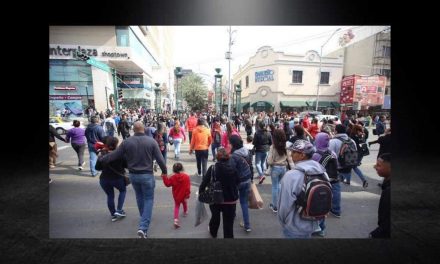 A REGIOS POCO LES IMPORTA EL COVID, POR NAVIDAD, ABARROTAN CENTRO DE LA CIUDAD