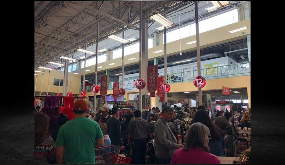 ANUNCIAN CIERRE SÁBADOS Y DOMINGOS EN TIENDAS DE AUTOSERVICIO Y LAS FILAS POR COMPRAS DE PÁNICO YA SE PRESENTARON LAS PRIMERAS HORAS DE ESTE VIERNES